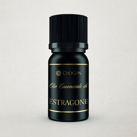 Flacon d’huile essentielle d’Estragon Chogan 10 ml sur fond naturel beige, produit aromathérapie Originepure.