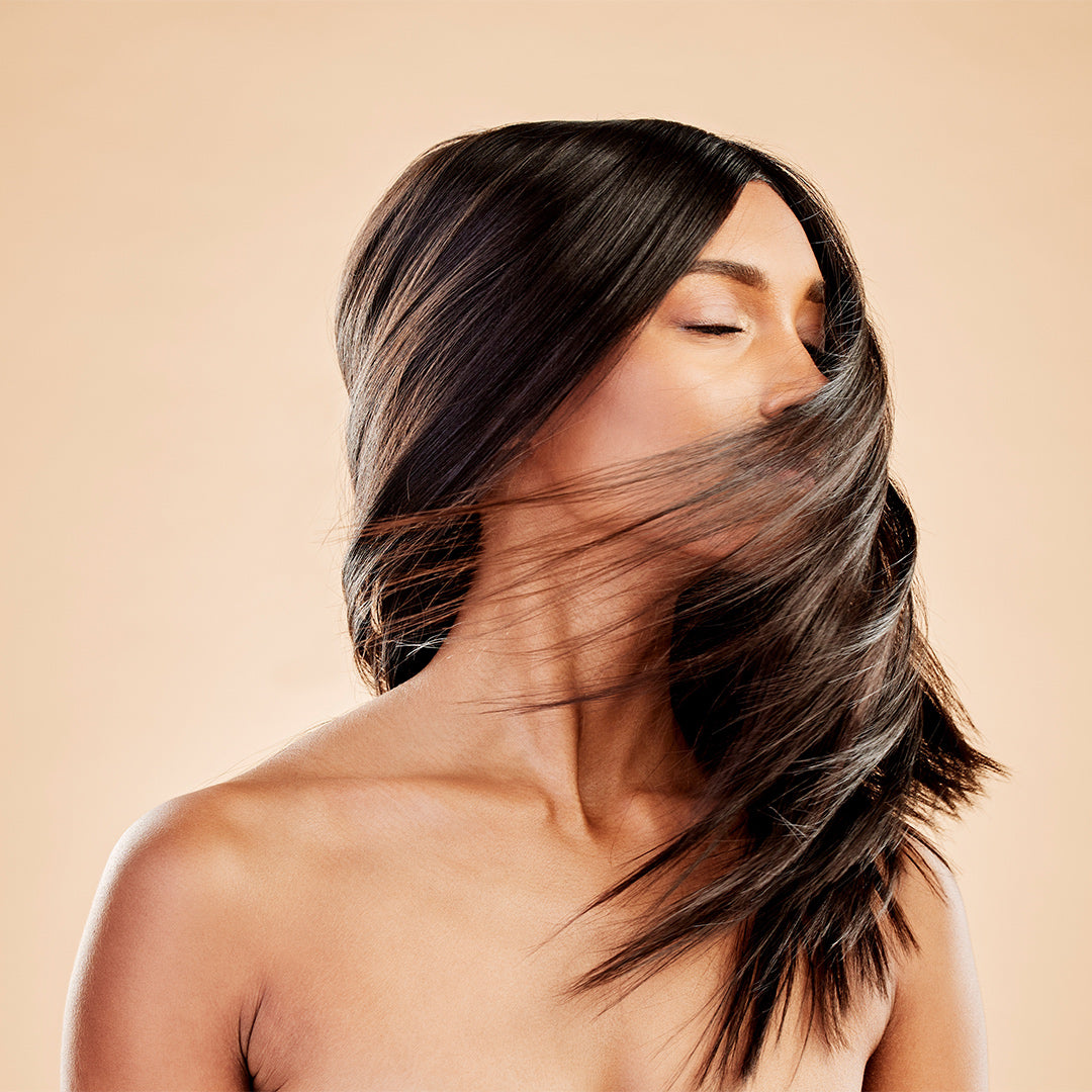 Sérum capillaire Aurodhea Light Drops en présentation élégante, conçu pour hydrater, réparer et apporter de la brillance aux cheveux.