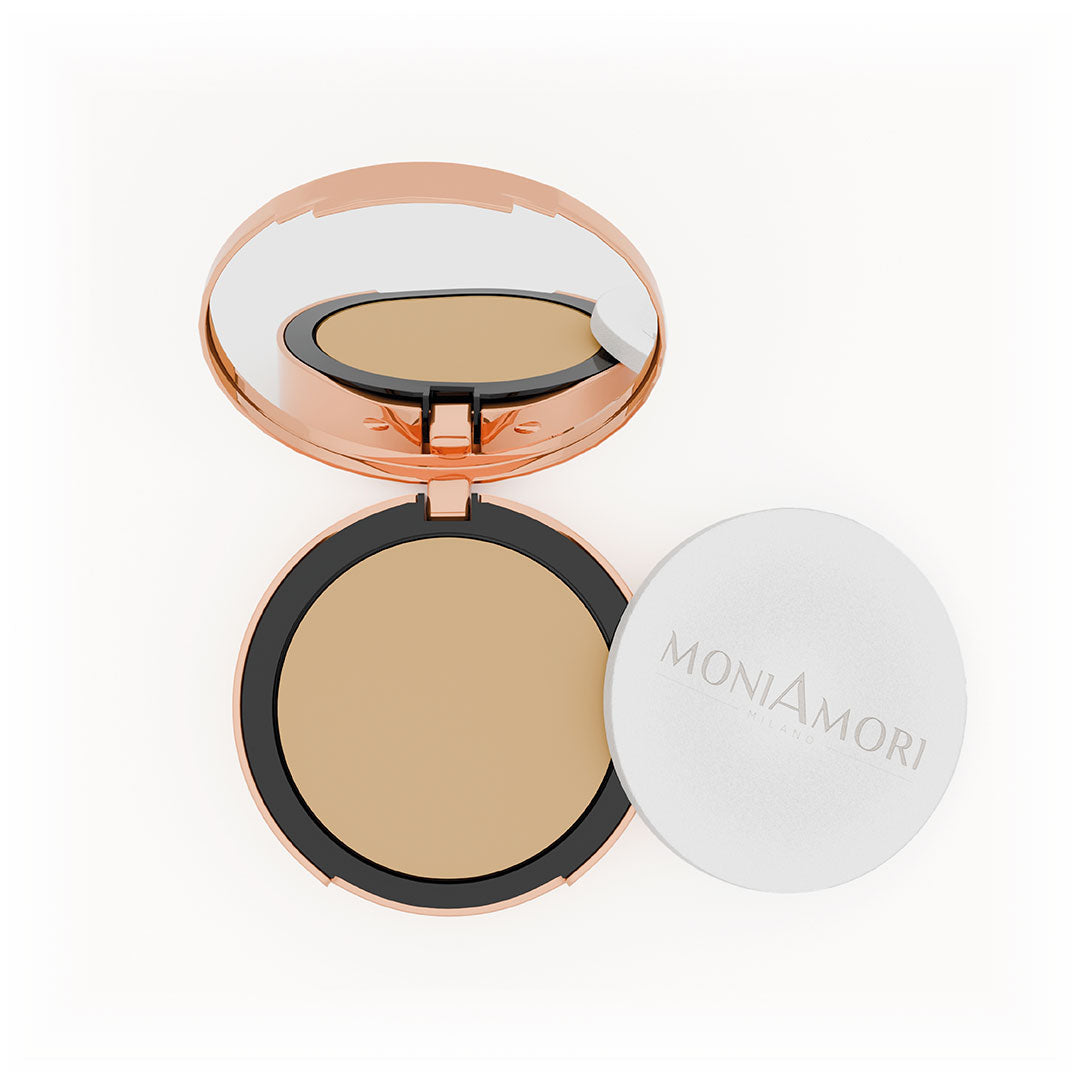 Détail de la texture crème-poudre du fond de teint compact Solar Defence SPF 30 MoniAmori teinte Meringue