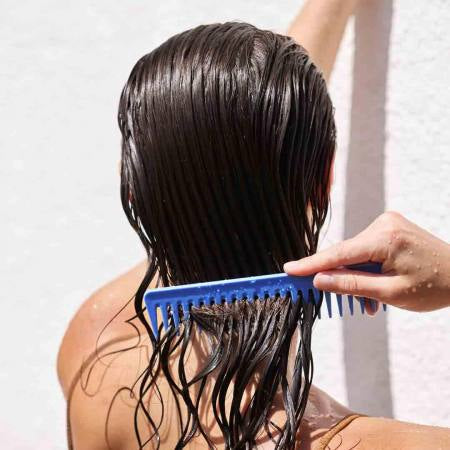 Spray protecteur cheveux contre le chlore et le sel marin avec filtres UV
